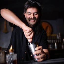 🍻 Get ready for the 3rd Annual Jingle Brews: Tour de Brews in Reno’s Brewery District! Experience the craft and community with exclusive deals on handcrafted drinks from over 15 amazing local businesses. It’s the perfect way to celebrate the season and explore the vibrant Brewery District!  💛 A portion of proceeds supports the Northern Nevada Children's Cancer Foundation, making every sip a little more meaningful. Learn more at nvchildrenscancer.org.  📅 Saturday, Dec 21, 2024 ⏰ 2:00-6:00pm ... Instagram post from @ballparkrenoapts on December 16, 2024 00:00:00am